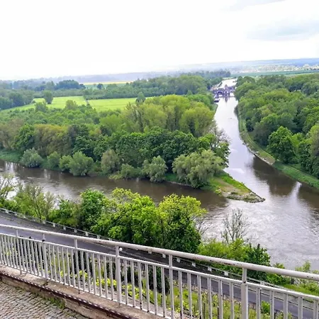 Lev I Sova 3* Mělník